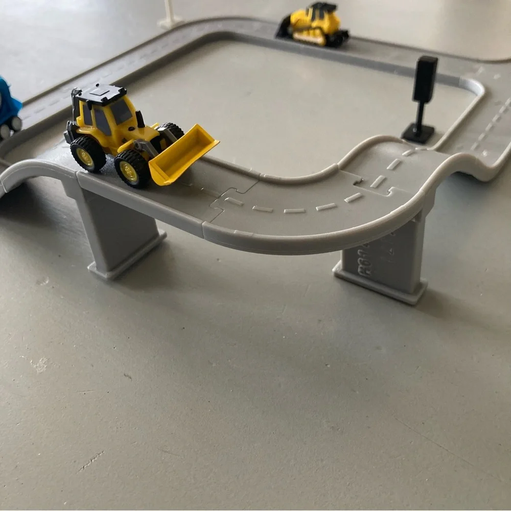 Driven by Battat Construction Crew Playset - Picture 3 of 10